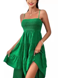 Summer green spaghetti strap smocked tiered midi dress, casual solid color fashion dress.