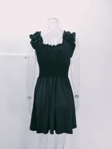 Abito estivo nero con vita smockata e maniche corte moda elegante da donna
