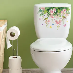 Dekoratives Blumen- und Vogel-Wandtattoo auf einem weißen Badezimmer-Spülkasten.