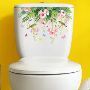 Detailansicht eines Blumen- und Vogel-Toilettenaufklebers auf weißem Spülkasten