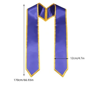 Λεπτομερής προβολή μήκους 170cm και πλάτους 12cm της πορφυρής εσάρπας αποφοίτησης.