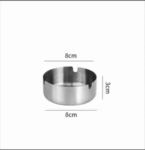 Nahaufnahme des runden Aschenbechers aus Edelstahl mit glatter Metalloberfläche und Maßangaben.