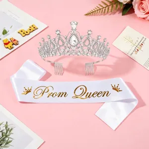 Elegante strass tiara en witte satijnen sjerp met gouden Prom Queen tekst voor feesten