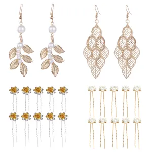 Gouden bruidsaccessoireset met blad oorbellen en luxe parelmoer bloemen haarspelden