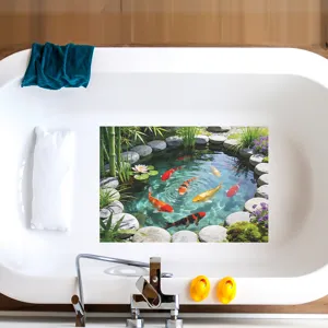 Lebendiger Koi-Teich Wandaufkleber mit Lotus und Bambus in einer Badewanne Szenerie