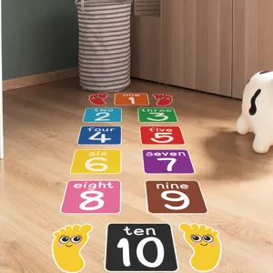 Kleurrijke hinkelbaan vloerstickers met cijfers 1-10 en voetstappen in kinderkamer