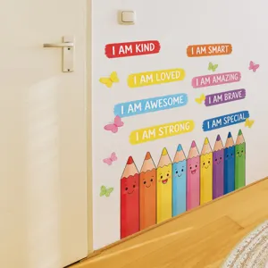 Detailweergave van kleurrijke muurstickers potloden met positieve Engelse affirmaties
