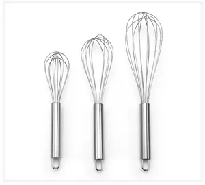 Set aus Edelstahl Hand Schneebesen, ideale Backwerkzeuge zum Aufschlagen von Teig.