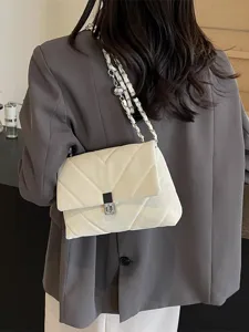 Elegante weiße gesteppte Kettenumhängetasche mit Silberverschluss für Damen Alltag