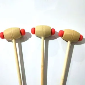 Houten rugkrabber massagehamer traditioneel lichaamsontspanningshulpmiddel voor dagelijks.