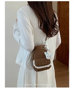 Minimochila marrón de estilo coreano con elegantes bordes de encaje blanco y detalle de lazo