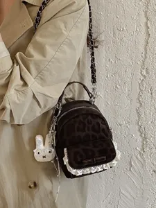 Mini Mochila Estilo Coreano con Estampado de Leopardo para Mujer con Detalles de Encaje y Lazo de Cuero PU con Colgante de Conejo