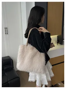 Elegante weiche Plüschtasche mit geflochtenem Riemen für den Herbst Winter Alltag