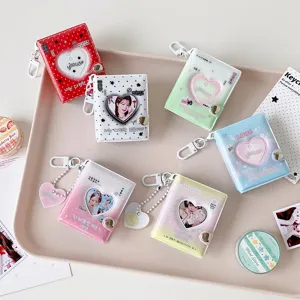 Mini álbumes de fotos y portatarjetas en forma de corazón con llaveros en colores pastel