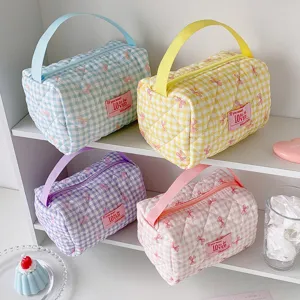 Set van vier gewatteerde ruitjeszakjes in pastelkleuren met schattige strikjes