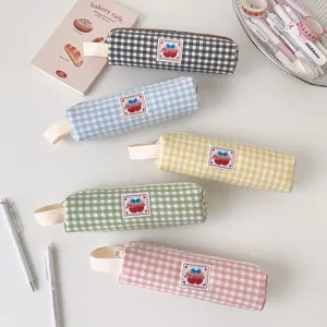 Varietà di astucci a quadretti in colori pastello con toppa ciliegia Hisocute