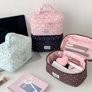 Borsa da toilette trapuntata a pois con maniglia e tasca interna in rete per viaggi