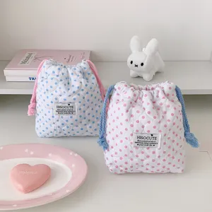 Vista detallada de las bolsas de almacenamiento acolchadas de lunares en rosa pastel y azul