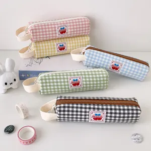 Set di eleganti astucci a quadretti in stile coreano in colori pastello con ciliegie