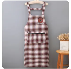 Cotton checkered apron with zipper pocket and bear patch for kitchen cooking household wear.