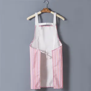 Grembiule da cucina incrociato in cotone e lino con righe rosse, comodo per cucinare.