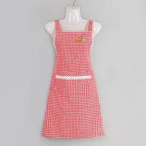 Tablier de cuisine à carreaux rouge et blanc pour cuisiner, 100% coton avec poche et dentelle.
