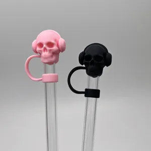 Vista dettagliata del copripaglia teschio in silicone, tappo antipolvere per tazze.
