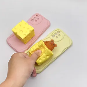Silikon Handyhulle mit sußem Kase Maus Antistress Quetsch Spielzeug, Detailansicht fur Samsung.