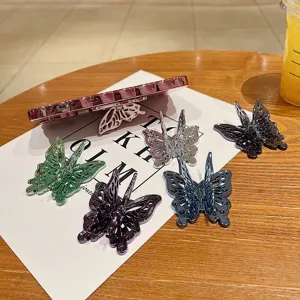Metallischer 3D Schmetterling Handyhalter, selbstklebende Klappflügel, Detailansicht.