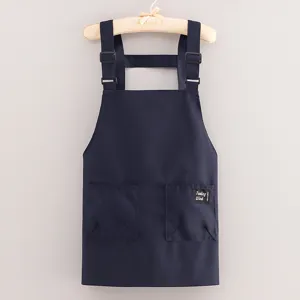 Tablier de travail en toile pour cuisine et cafe avec poches et bretelles reglables.