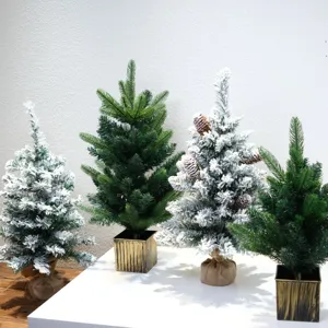 Kleine kuenstliche Weihnachtsbaeume fuer Tisch Design und Winter Dekoration zu Hause