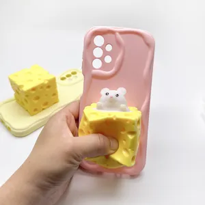 Niedliche Käse Maus Squishy Handyhülle mit rosa Wellen Design, weiche Silikon Anti-Stress Hülle.