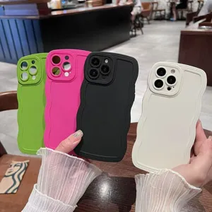 Cover per cellulare in silicone ondulato con protezione fotocamera e anti-caduta vari.