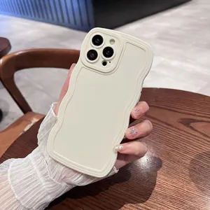 Cover per telefono in silicone ondulato bianco crema, antiurto protezione fotocamera.