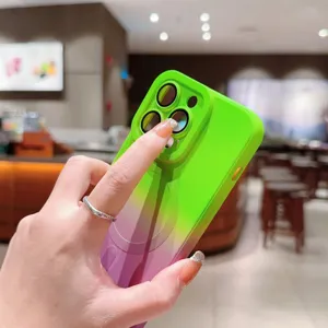 Verloop magnetische telefoonhoes met lensbescherming compatibel voor iPhone 15 14 Pro Max.