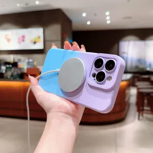 Gekleurd magnetisch hoesje met lensbescherming gedetailleerd overzicht in blauw paars.