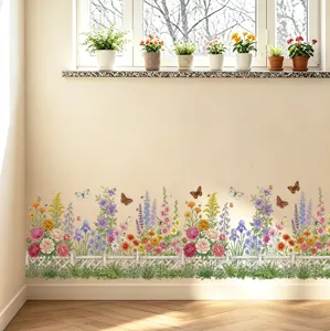 Vue détaillée de stickers muraux décoratifs clôture de jardin fleuri sur plinthe