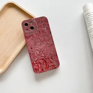 Vista dettagliata della custodia morbida effetto metallo liquido elettroplacato per iPhone.