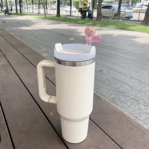 Edelstahl Isolierbecher mit Henkel Strohhalm und Glitzer Topper für den täglichen Gebrauch im Freien.