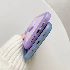 Gematteerd TPU telefoonhoesje gedetailleerd overzicht, zachte matte afwerking met 3D hart.
