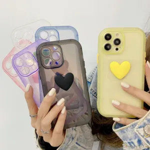 Gedetailleerd overzicht van doorzichtige TPU telefoonhoes met schattig 3D hart.