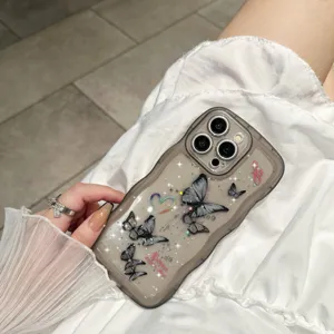 Gedetailleerd shot van een golvende glitter vlinder telefoonhoesje voor iPhone chic.