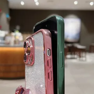 Gedetailleerd uitzicht op glitterroze en groene hoesjes met metalen randen en houder.