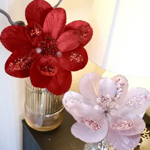 Künstliche Glitzer-Magnolienblüten mit Perlenstaubfäden für Weihnachtsbaum-Deko und Geschenke.