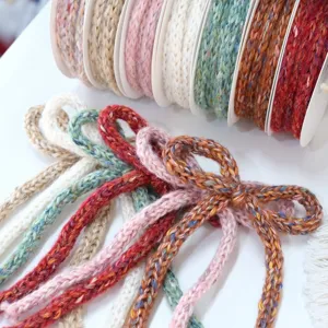 Nastro in filato di maglia decorativo natalizio per confezioni regalo e bei fiocchi