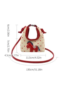 Dimensiones detalladas del bolso bandolera con lunares, diseño de caballo y correa roja