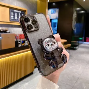 Coque de téléphone ours pailleté vue détaillée avec finition brillante et perles mignonnes.