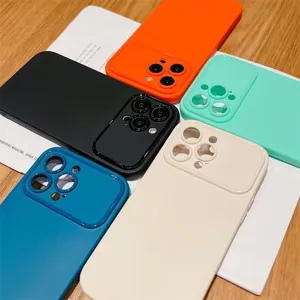 Silikon matte Handyhülle mit großem Kamerafenster, bunte Schutzhülle für Mobiltelefone.