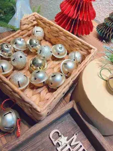 Χριστουγεννιάτικες καμπάνες 4cm σαμπάνια ματ και γυαλιστερές για δέντρο και κουτί δώρου