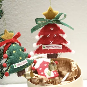 Magnifiques suspensions de sapin de noël en feutre fait main avec de belles cloches.